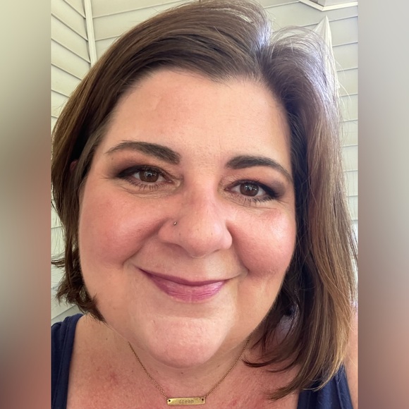 Meet your Posher, Mandi - Picture 2 of 2